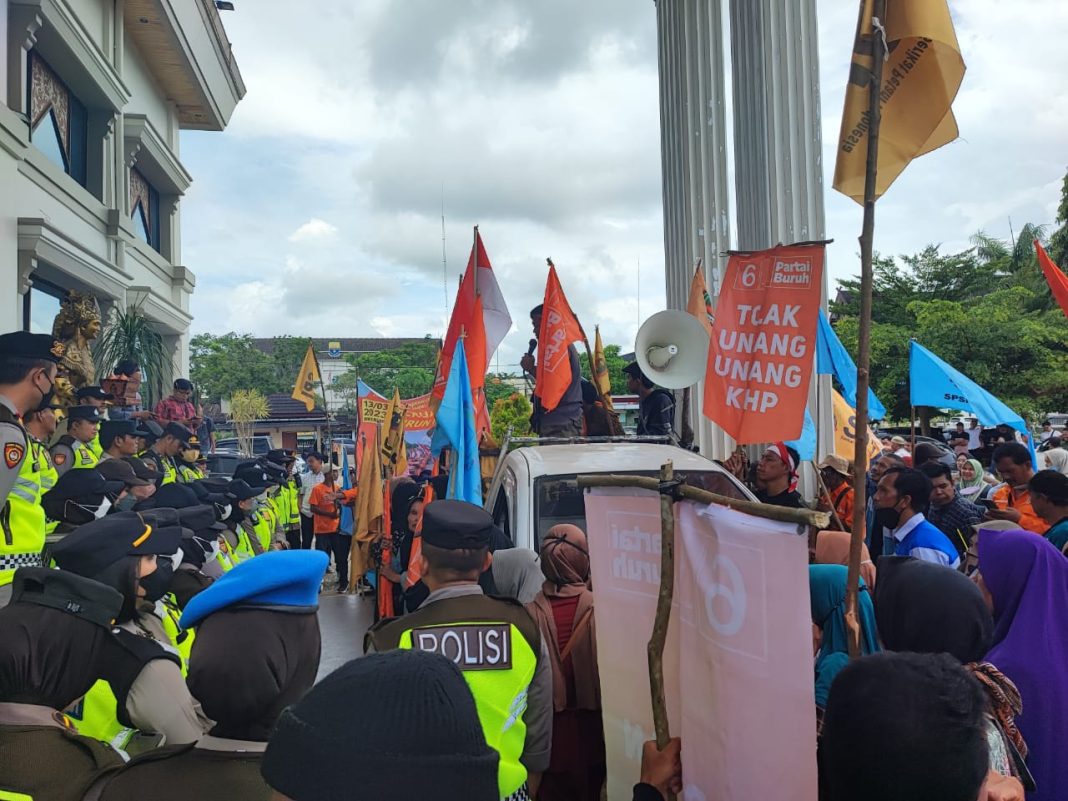 Aksi may day partai buruh jambi.