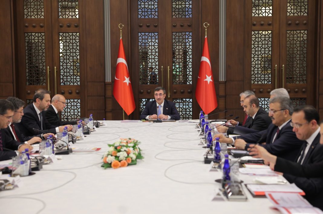 Wakil Presiden Cevdet Yilmaz memimpin pertemuan Dewan Koordinasi Ekonomi, di Ankara, Turki, 15 Juni 2023. (Foto: AA)