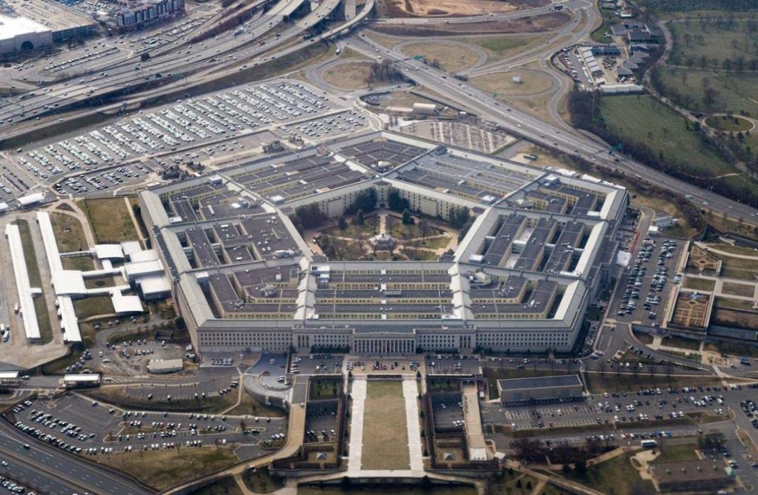 Pentagon terlihat dari udara di Washington, AS, 3 Maret 2022, lebih dari seminggu setelah Rusia menginvasi Ukraina. (Foto: Reuters/Joshua Roberts/ File Foto)