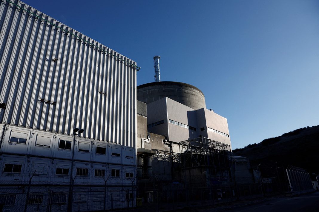 Pemandangan Pembangkit Listrik Tenaga Nuklir Penly utilitas Prancis EDF di Petit-Caux, dekat Dieppe, Prancis, 9 Desember 2022. (Sumber: Reuters) Uni Eropa akan Mencoba Lagi Kesepakatan Energi Terbarukan