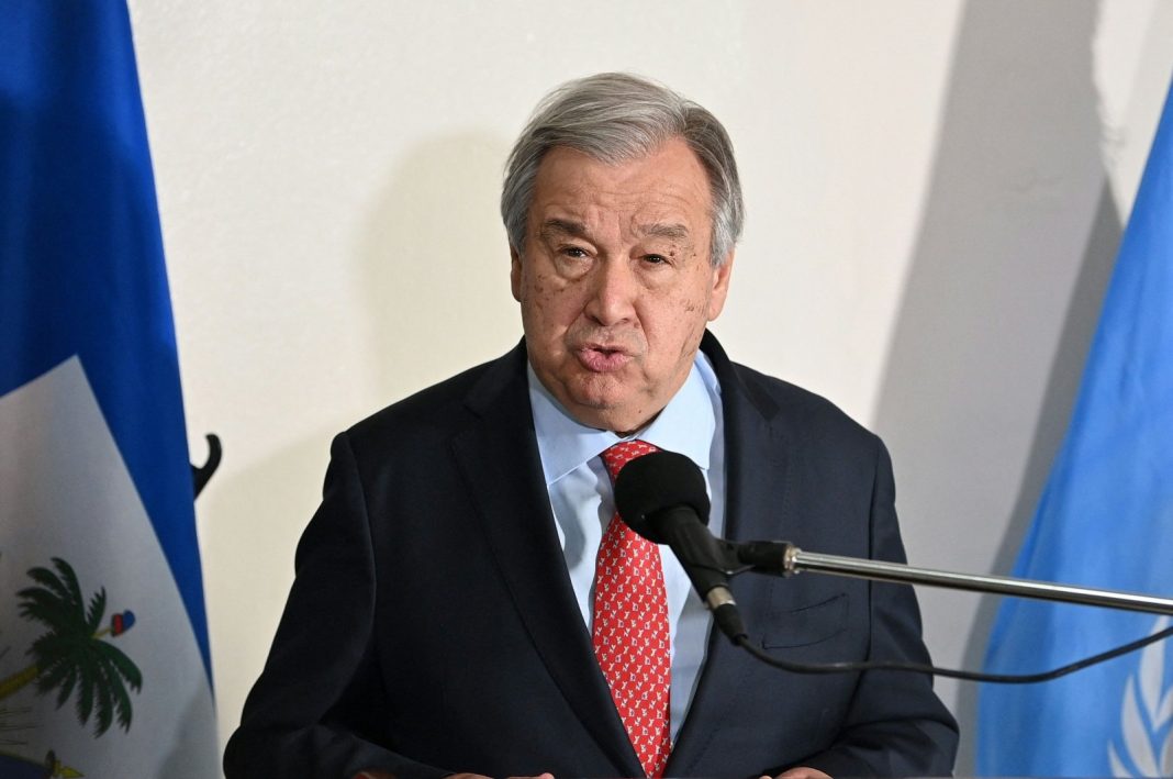 Sekretaris Jenderal PBB Antonio Guterres berbicara selama konferensi pers di Port-au-Prince pada 1 Juli 2023. (AFP Photo)