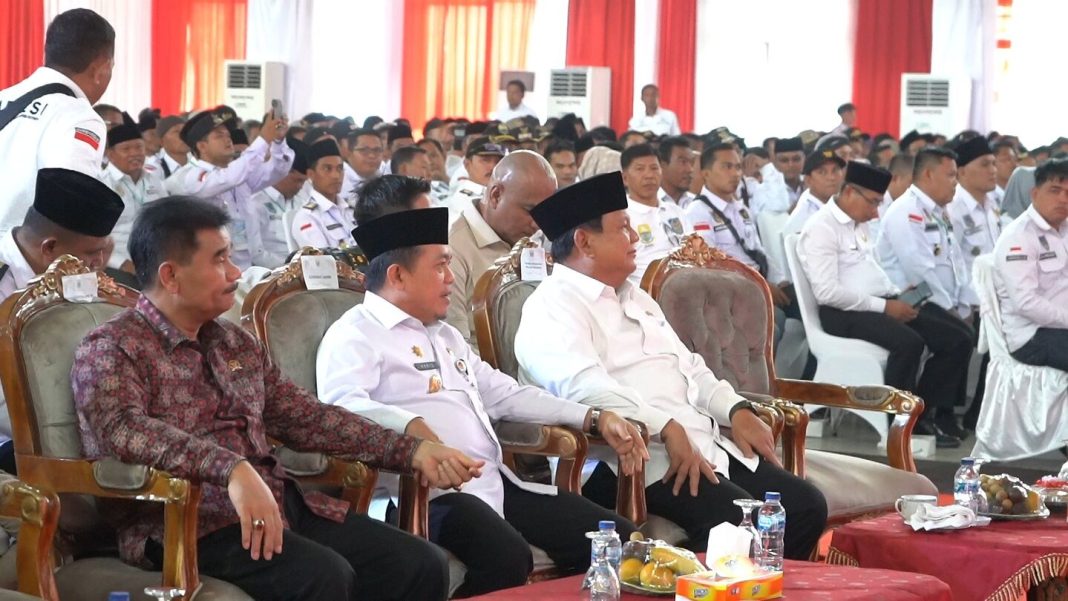 Gubernur Al haris tampak dari samping saat pembukaan acara Rakernas APDESI, Kota Jambi 26/7/2023. (Foto: ist)