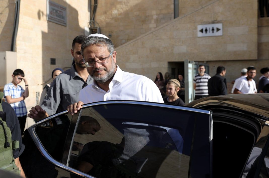 Menteri Keamanan Nasional Israel Itamar Ben-Gvir di Tembok Barat, di Yerusalem Timur yang diduduki, Palestina, 27 Juli 2023. (Foto: EPA)