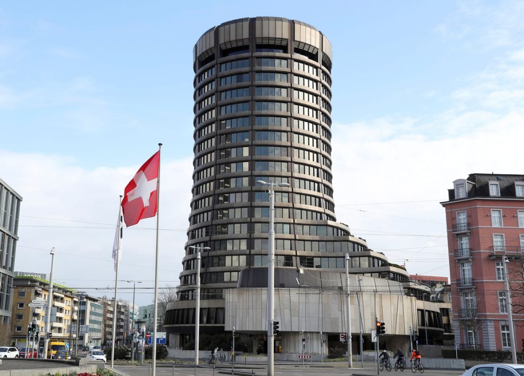 Menara kantor pusat Bank for International Settlements (BIS) terlihat di Basel, Swiss 18 Maret 2021.