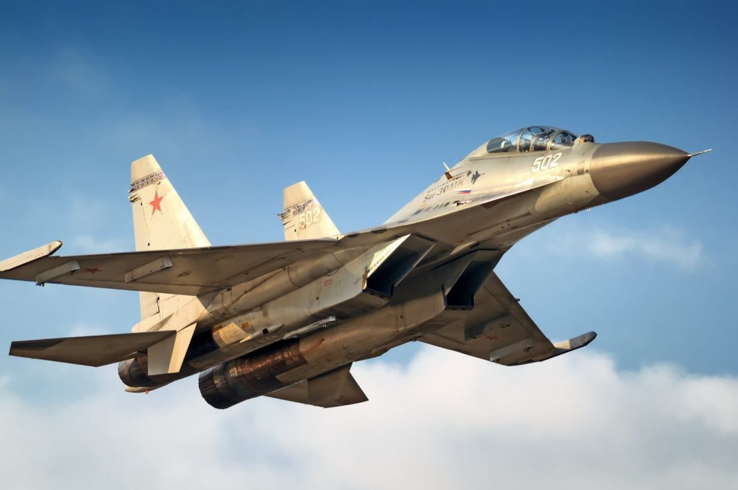 Twin engine Sukhoi Su-30 Flanker fighter bomber warplane flying over Moscow, Russia, August 2013. (Shutterstock File Photo)