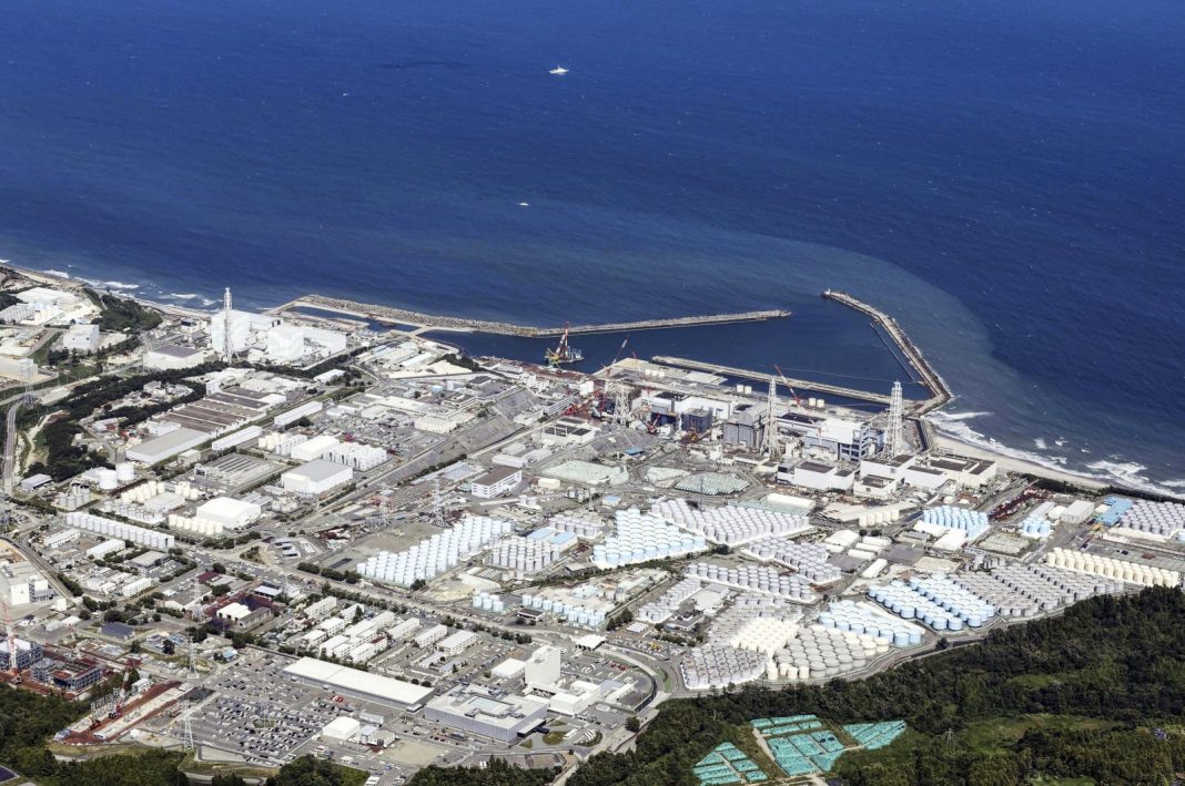 Pemandangan udara ini menunjukkan pembangkit listrik tenaga nuklir Fukushima Daiichi di Fukushima, Jepang utara, 24 Agustus 2023. (Foto AP)