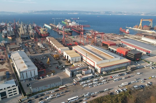 Pemandangan udara kapal di pelabuhan Yalova, barat laut Turki, 8 Agustus 2023. (Foto IHA)