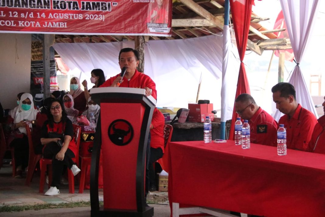 Gubernur pada pembukaan pengobatan gratis di Kapal RS Laksamana Malahayati (Kapal Kesehatan Rakyat), bertempat di Kawasan Tanggo Rajo Kota Jambi, Sabtu (12/8/2023).