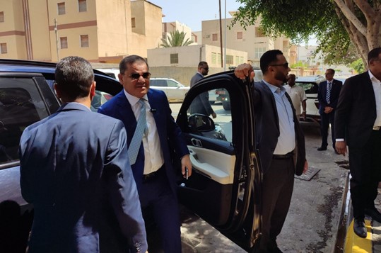 Perdana Menteri Libya Abdul Hamid Dbeibah tiba untuk kunjungan ke Kedutaan Besar Palestina, di Tripoli, 28 Agustus 2023. (Foto: AA)