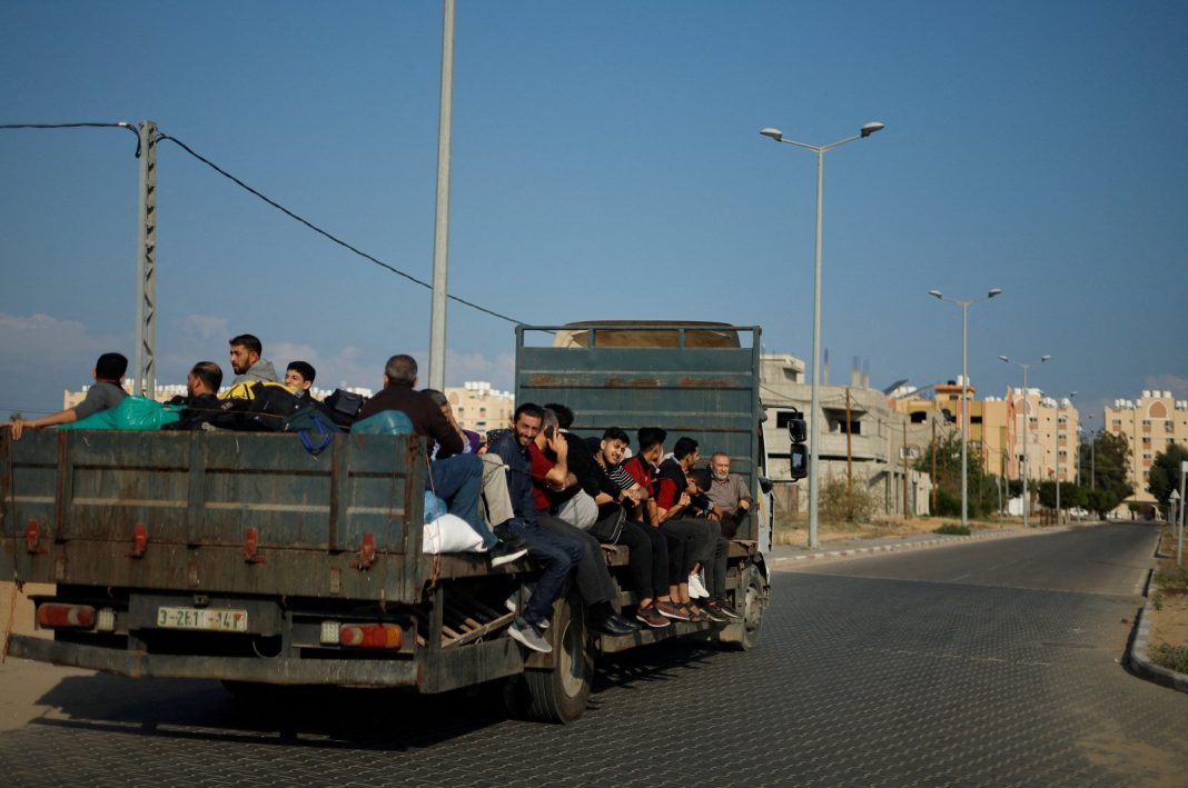 Israel Targetkan Bus Warga Sipil ke Gaza Selatan, Total Jumlah Korban Sejak Pertempuran Mencapai Lebih 8000