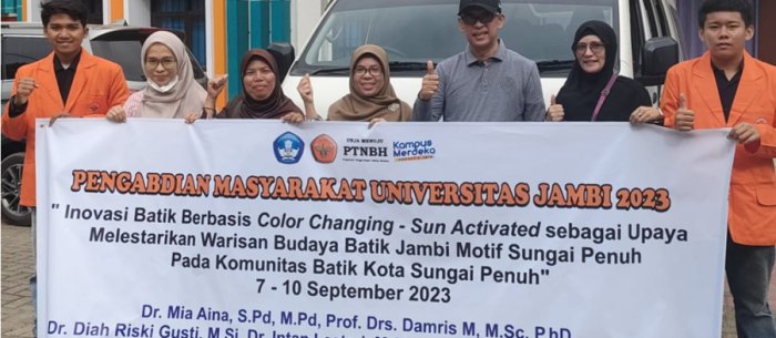 Kembangkan Minat Pada Batik Motif Sungai Penuh, Tim Pengabdian Masyarakat Universitas Jambi Memberikan Pelatihan Pada Komunitas Batik dengan Inovasi Batik Berbasis Color Changing-Sun Activated