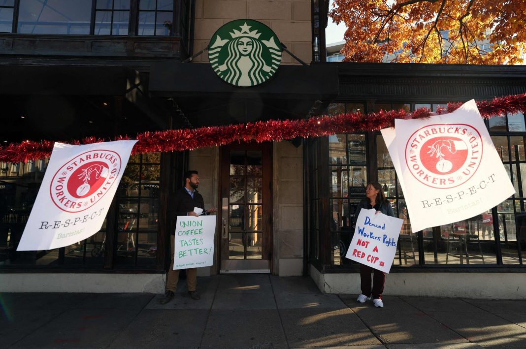 Tuntut Kondisi Kerja yang Lebih Baik, Para Karyawan Starbucks Lakukan Aksi Mogok Massal