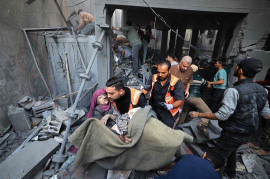 Israel Bom Sekolah Al-Fakhoura di Gaza Utara, 80 Orang Dinyatakan Tewas