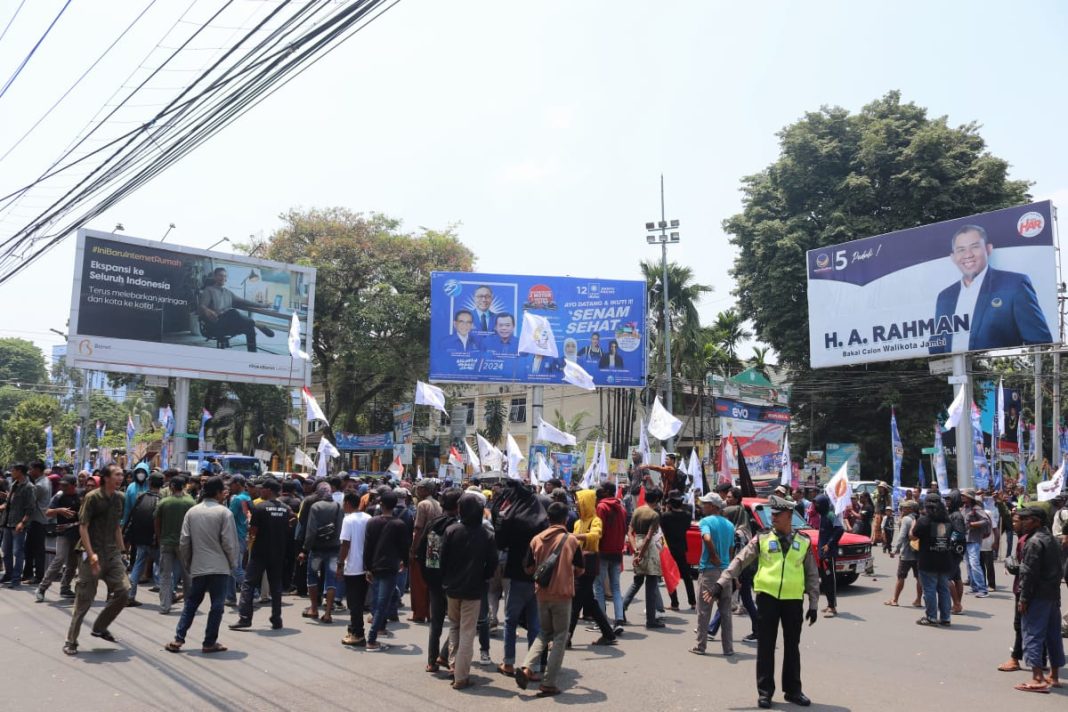 Aksi HTN ke-63 di Jambi, Massa Gestur Mulai Padati Simpang BI