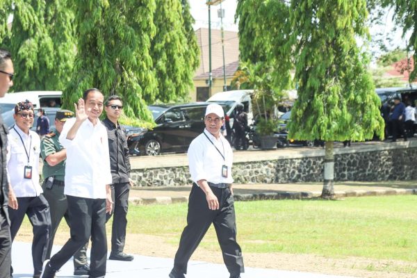 Didampingi Mentan Amran, Presiden Jokowi Sapa Puluhan Ribu Petani, Penyuluh & Babinsa se-Jawa Tengah