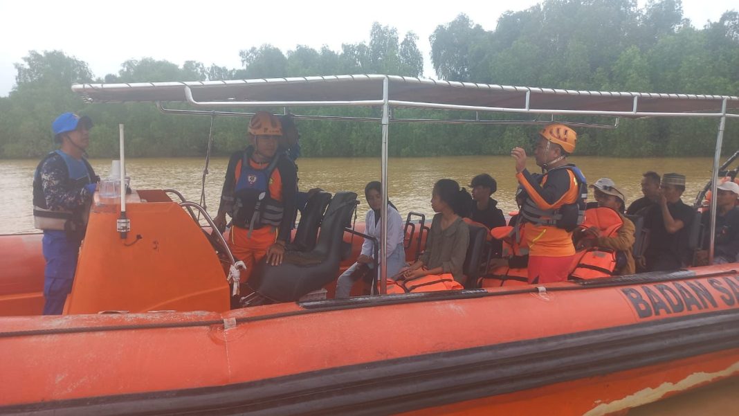 Mati Mesin di Perairan Ujung Jabung, 11 Penumpang Kapal Pompong Dievakuasi TIM SAR Jambi