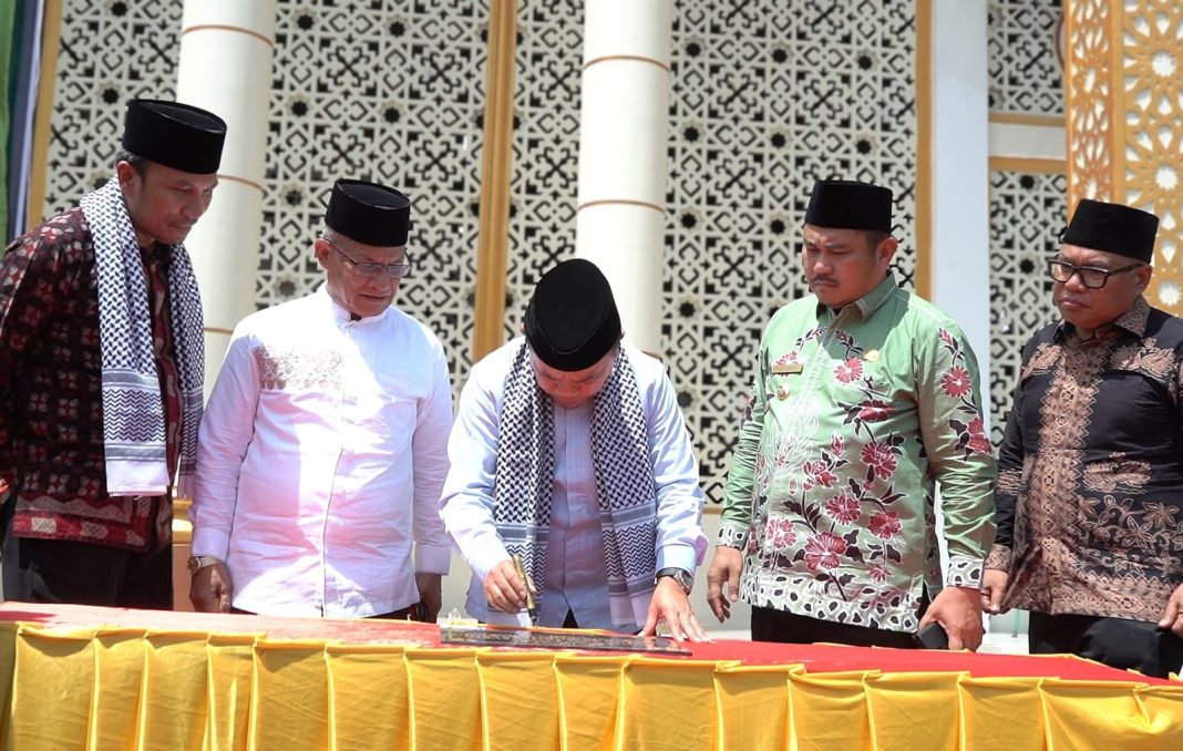 Gubernur Jambi Dr. H. Al Haris, S.Sos, MH meresmikan Masjid Raya Baiturrahim di Desa Rantau Keloyang, Kecamatan Palepat, Kabupaten Bungo