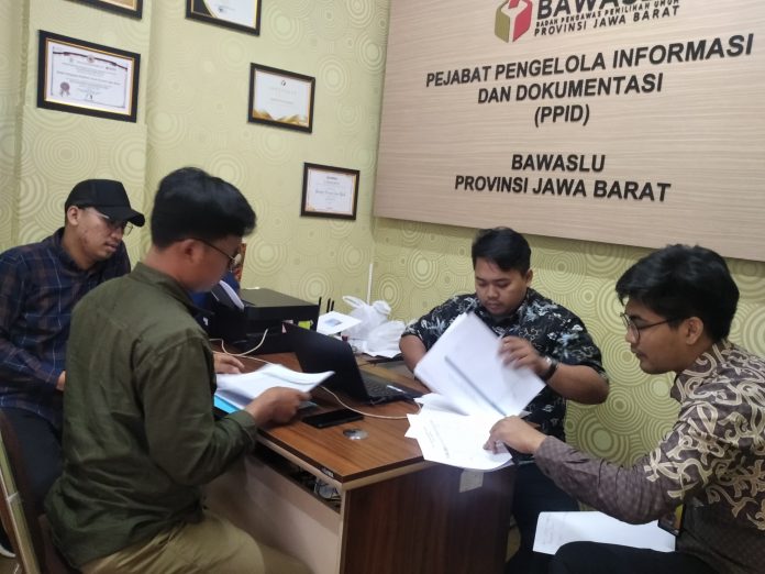 Pemantau Pemilu KAMMI Jabar Laporkan Dugaan Pelanggaran Kampanye Capres-cawapres dan Parpol ke Bawaslu