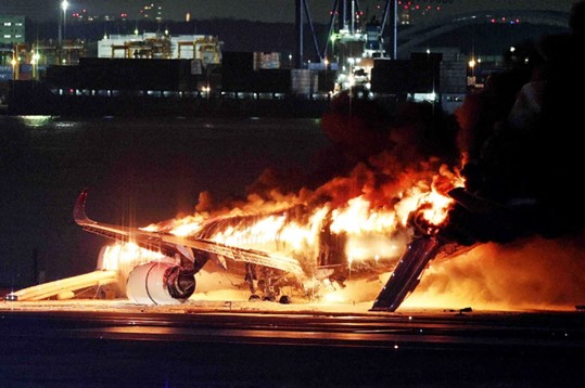 5 Tewas, 379 Orang Diselamatkan dalam Tabrakan Pesawat di Bandara Haneda Tokyo
