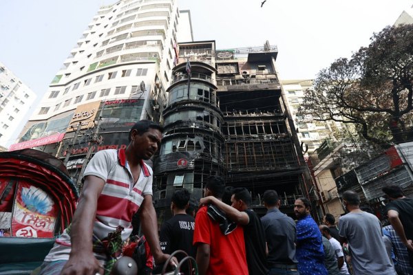 44 Orang Tewas akibat Kebakaran di Gedung Komersial Dhaka, Bangladesh