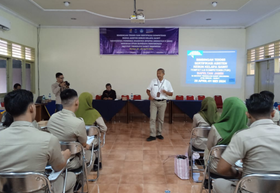 Peran Widyaiswara Kementan Dalam Sertifikasi Kompetensi Asisten Kebun Kelapa Sawit di ITSI Medan  