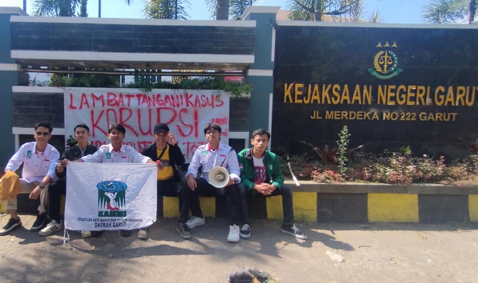 Dinilai Lamban Tangani Kasus Korupsi, KAMMI Garut Gelar Aksi di Depan Kantor Kejaksaan Negeri Kabupaten Garut