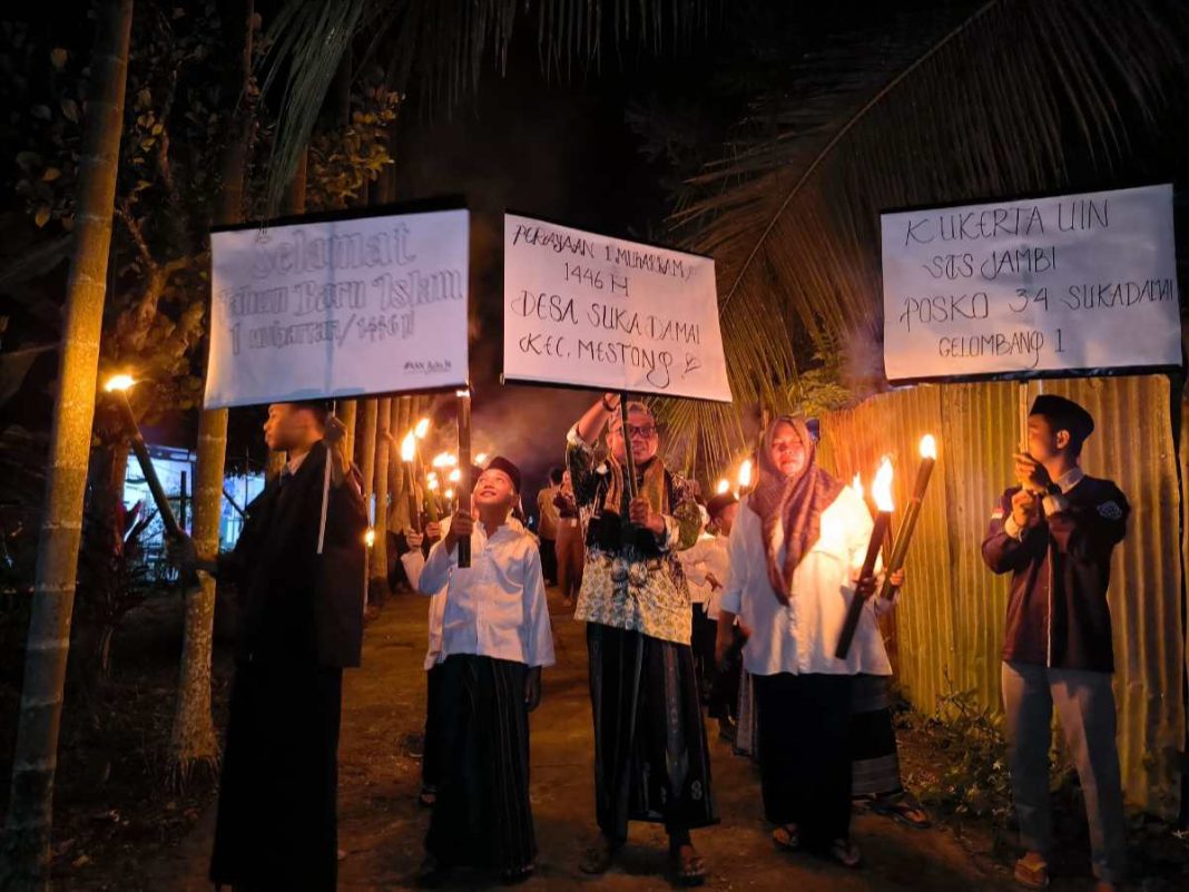 Kukerta Posko 34 Desa Suka Damai Sambut 1 Muharram dengan Pawai Obor