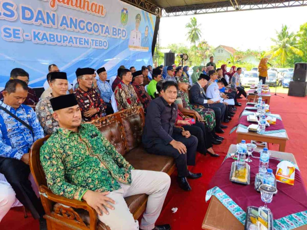 Anggota DPRD Jambi Al Mashuri dan Supeno Hadiri Pengukuhan Kades dan BPD se-Kabupaten Tebo