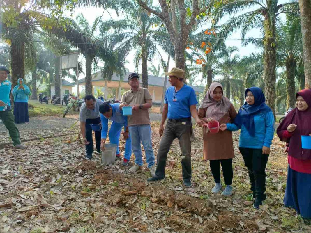 Bersama Kasubbag Tata Usaha, Kepala Bapeltan Jambi Ajak Insan Pertanian Tingkatkan Produksi Pertanian