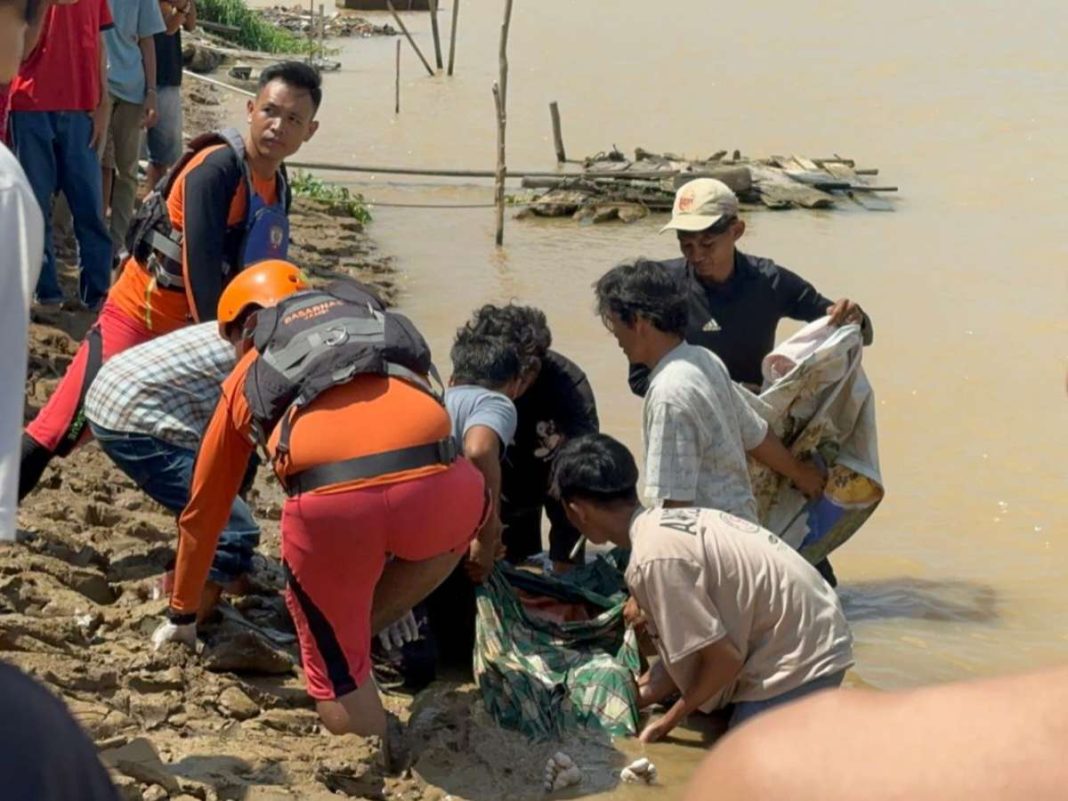 Unsur yang terlibat dalam Pencarian terdiri dari Basarnas Jambi, Polairud Polda Jambi, Polsek Sekernan, BPBD Muaro Jambi, dan masyarakat. Tim SAR Gabungan mengucapkan terima kasih kepada masyarakat yang turut membantu pelaksanaan pencarian kedua korban tenggelam tersebut