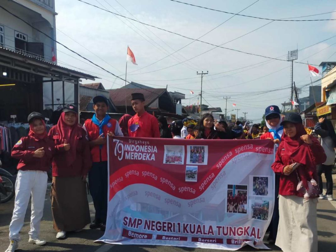 SMP 1 Kuala Tungkal Meriahkan Pawai Budaya dan Pembangunan 2024