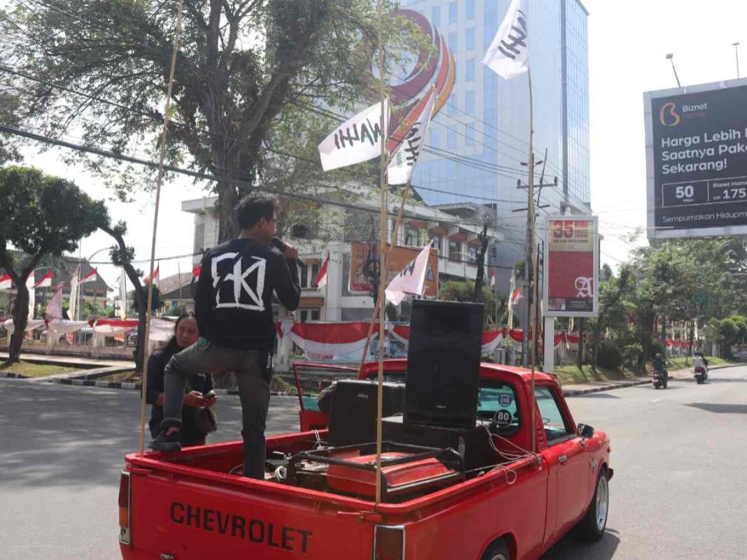 Lawan Pembangkangan Konstitusi, Walhi Jambi Gelar Aksi di Simpang BI