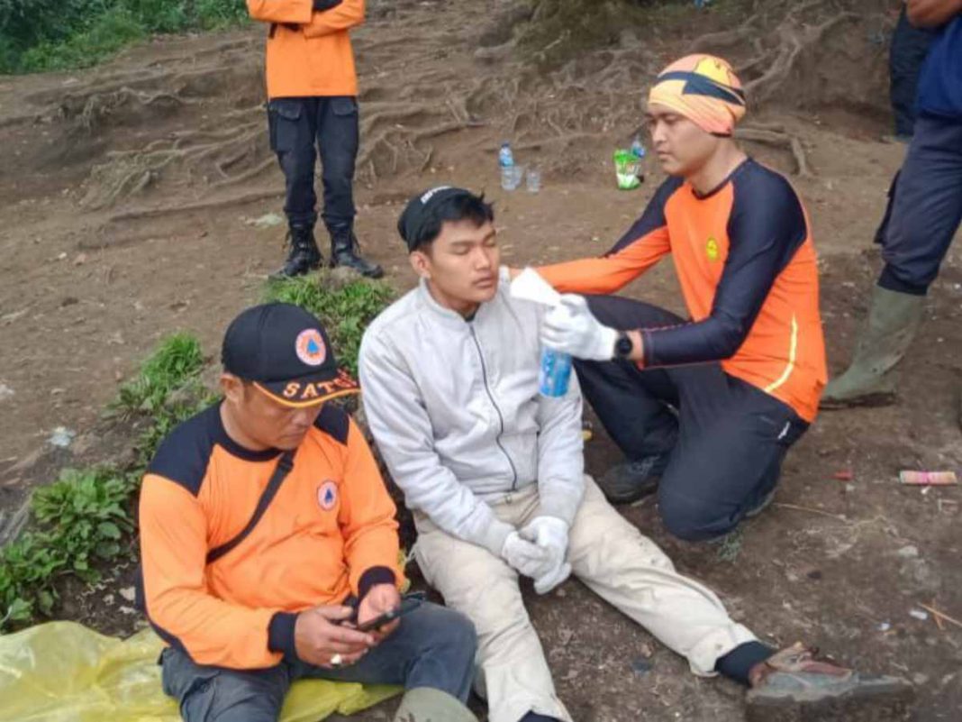 Tim SAR Gabungan Berhasil Evakuasi Pendaki Hipotermia di Gunung Kerinci