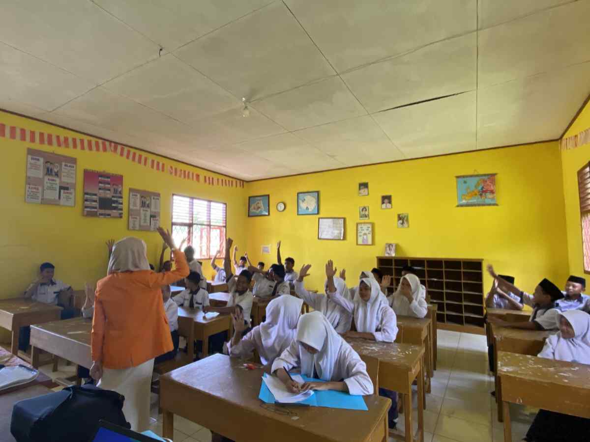 Dukung Sekolah Sehat Anti Rokok, Dosen dan Mahasiswa Kesehatan Masyarakat Unja Lakukan Pengabdian Masyarakat di MTSN 5 Kota Jambi