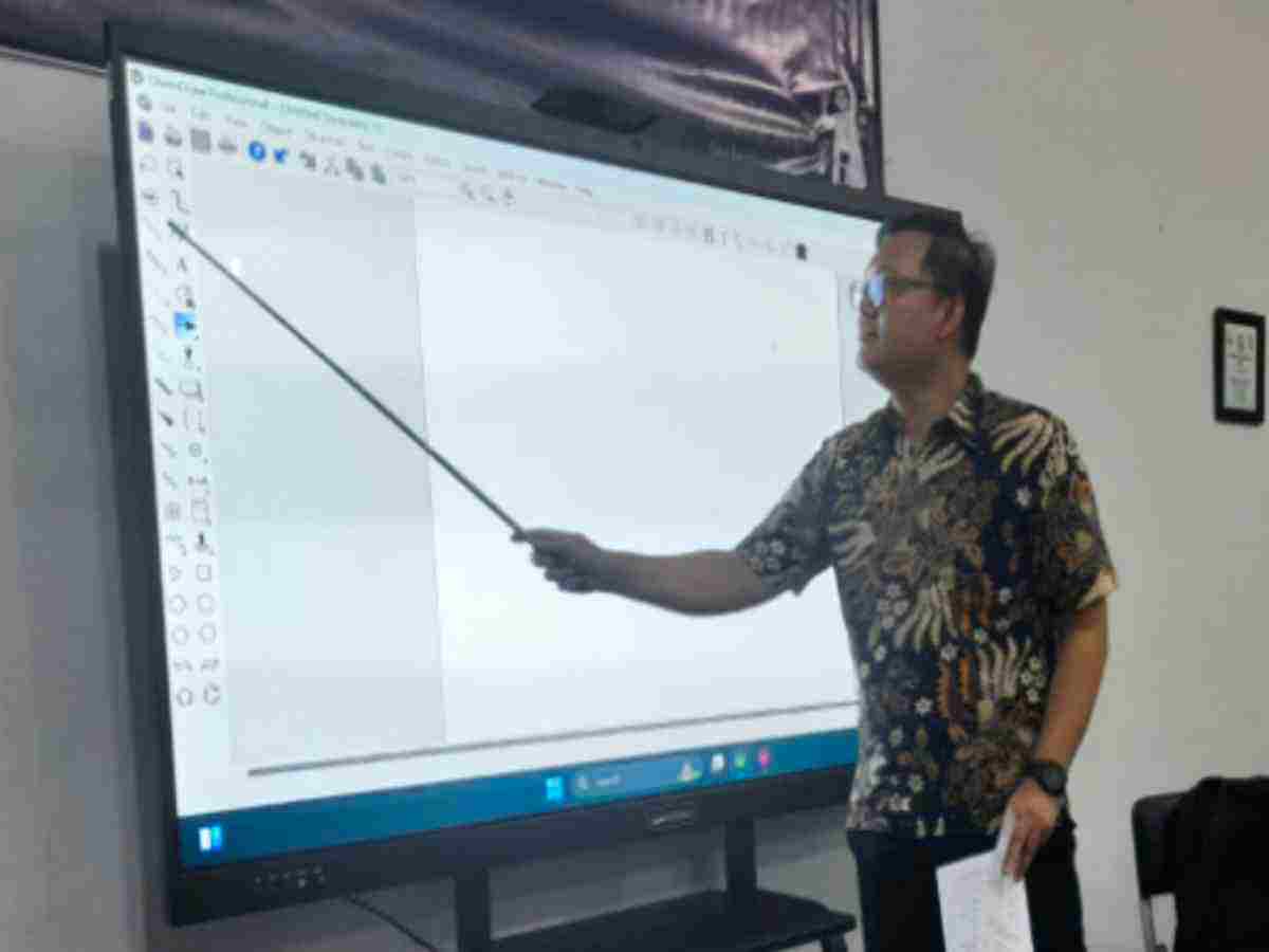 Penguatan Kompetensi Guru IPA di SMA Negeri 11 Kota Jambi melalui Pelatihan Penggunaan Aplikasi ChemDraw dan Jmol