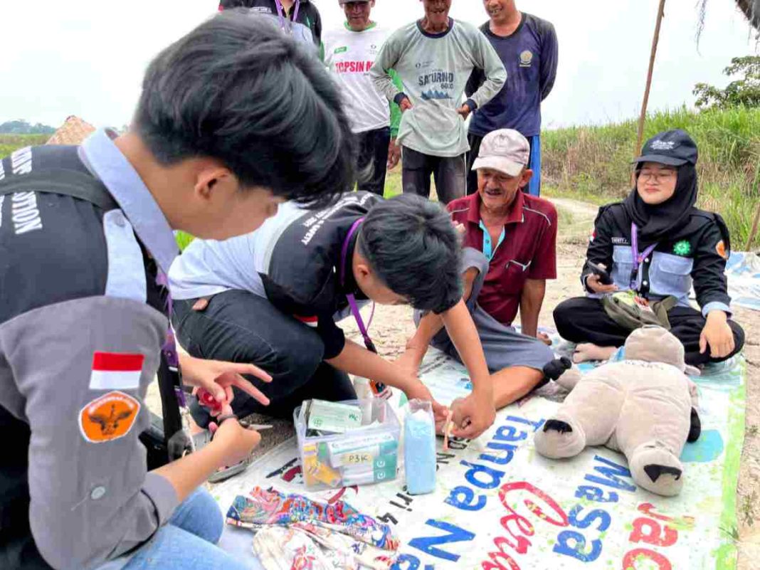 Peduli Kesehatan dan Keselamatan Kerja Petani, Tim Dosen dan Mahasiswa Kesmas Unja Wujudkan Desa Safety Farming di Desa Pudak