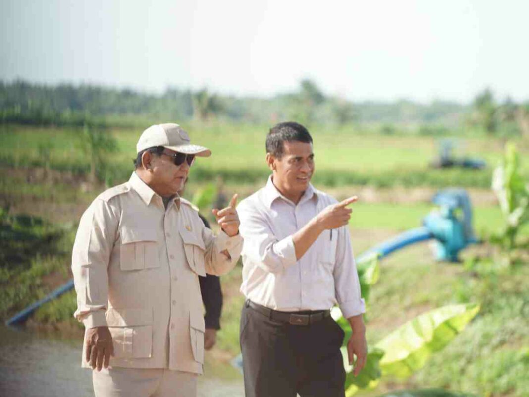 Presiden Prabowo Didampingi Mentan Amran dalam Kunjungan Perdana ke Lahan Pertanian Merauke