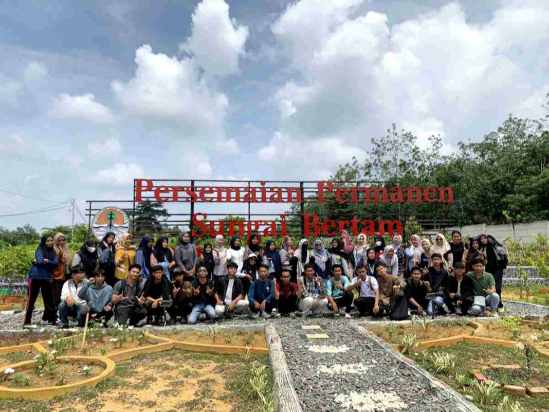 Green School Day 2 di Sungai Bertam: Edukasi dan Aksi Lestari Lingkungan