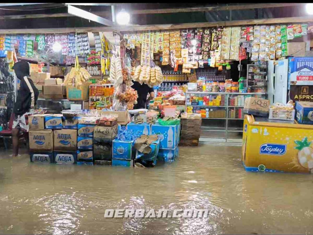 Setiap Hujan, Banjir: Pedagang Telanai Keluhkan Infrastruktur