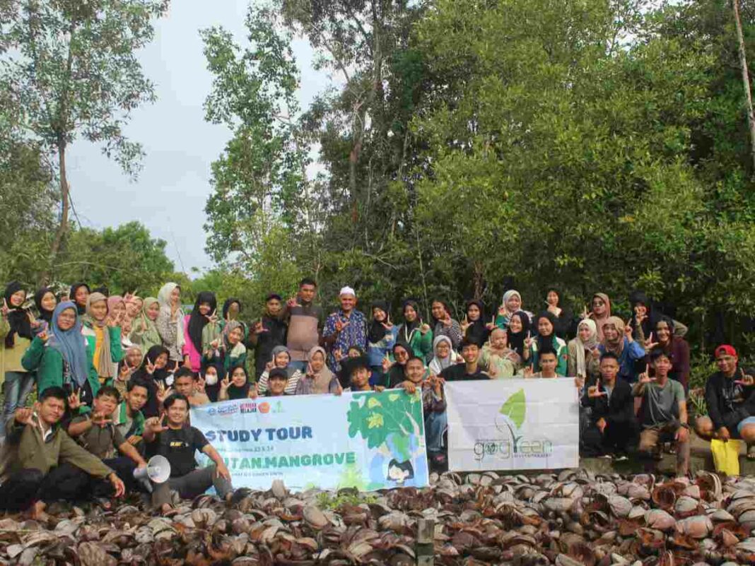 UKM GoGreen UNJA Gelar Study Tour ke Hutan Mangrove Tungkal