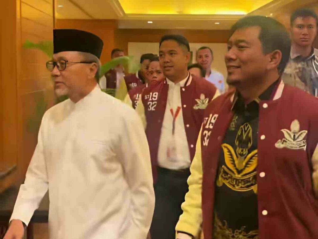 Hadir ke Tanwir 1 PP Muhammadiyah, Rocky Candra Tampak Mesra Bersama Menko Zulhas