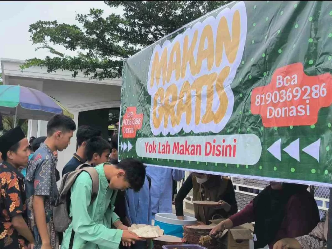 Jumat Berkah, 400 Porsi Hidangan Gratis di Masjid Ar Raudhah