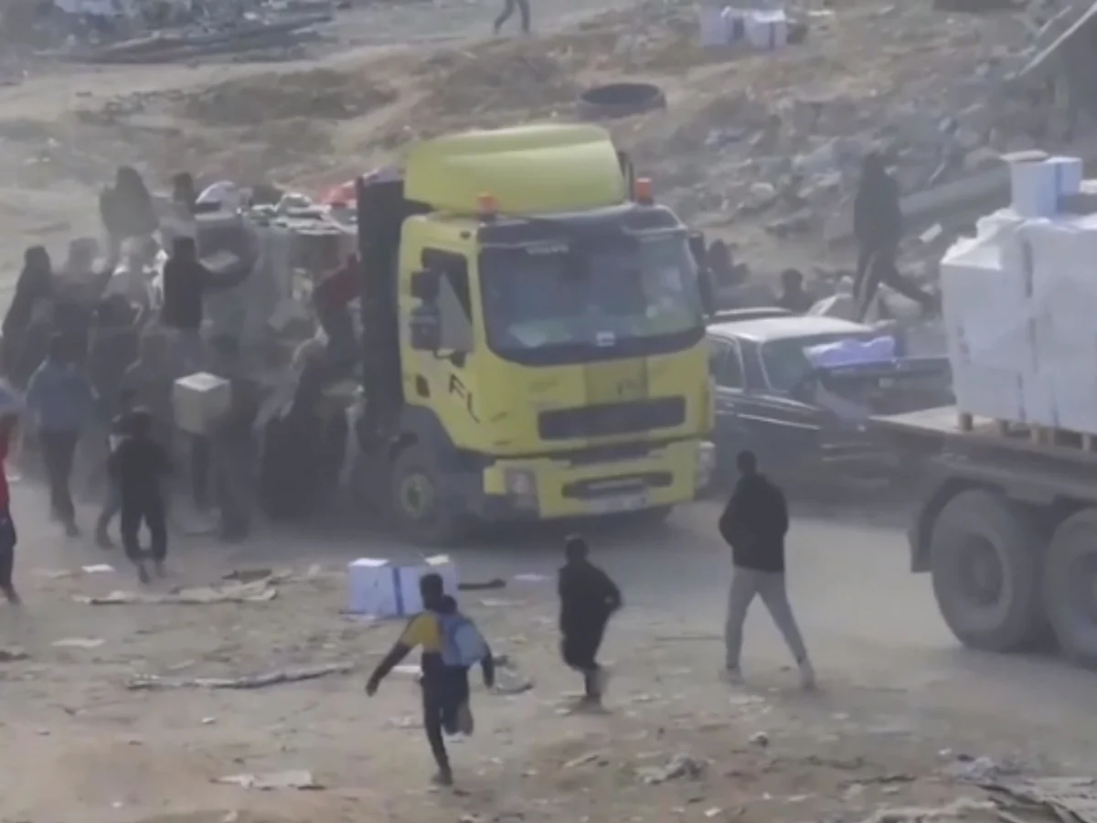 Warga Gaza Mulai Mencari Orang-Orang di Bawah Puing-Puing pada Hari Kedua Gencatan Senjata