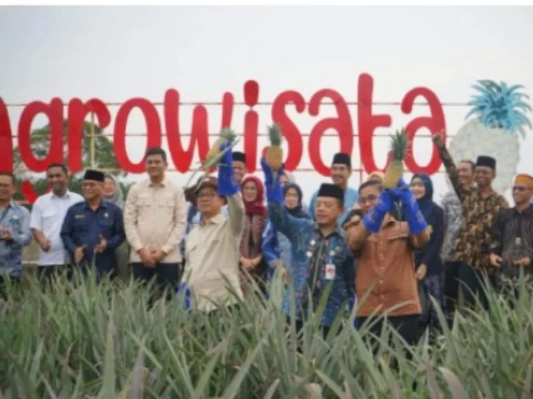 PJ Bupati Muaro Jambi R. Najmi Sambut Kunker Menteri Desa Tertinggal Republik Indonesia di Desa Tangkit Baru