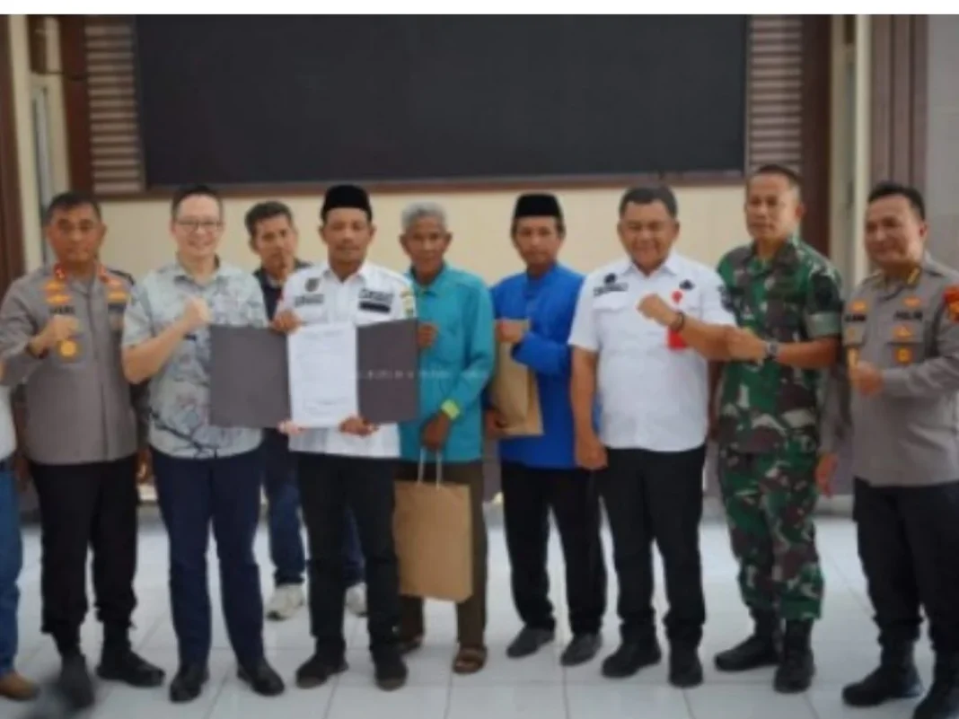 Sekda Muaro Jambi Budhi Hartono Hadiri Kegiatan Penandatanganan Kesepakatan Perdamaian