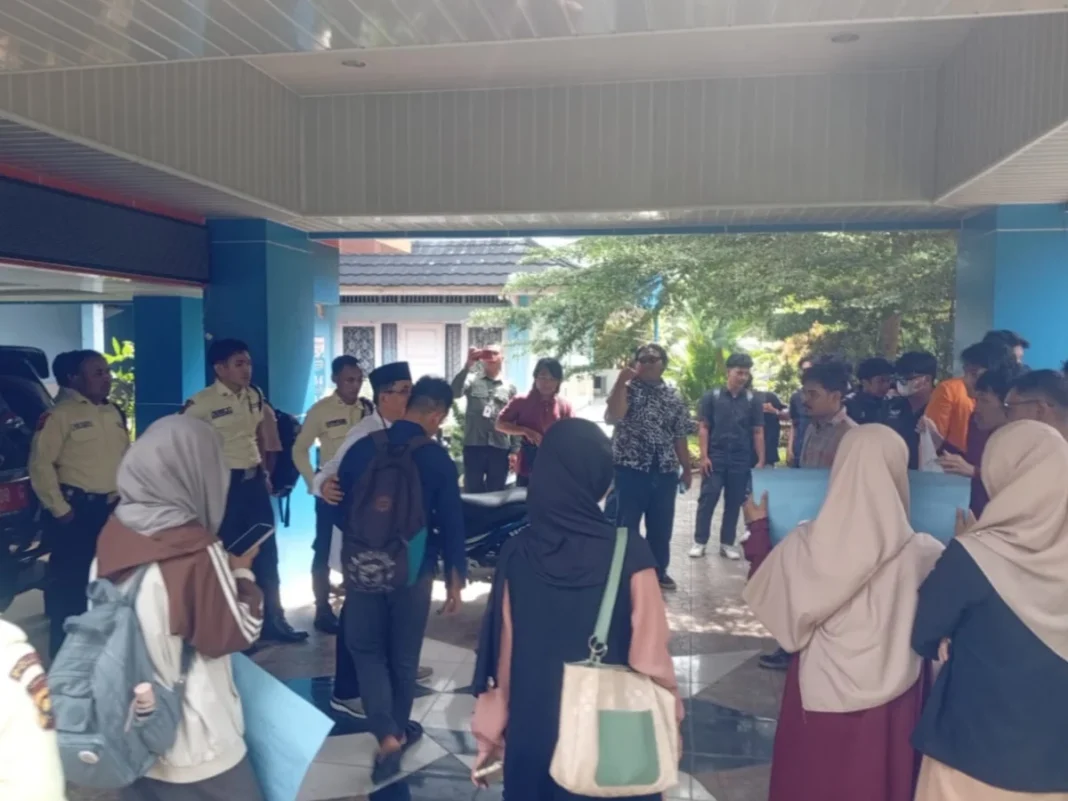 Dekan FKIP Unja Setujui Hentikan Sementara Timeline Pemira, Aksi Aliansi FKIP Bangkit Buahkan Hasil