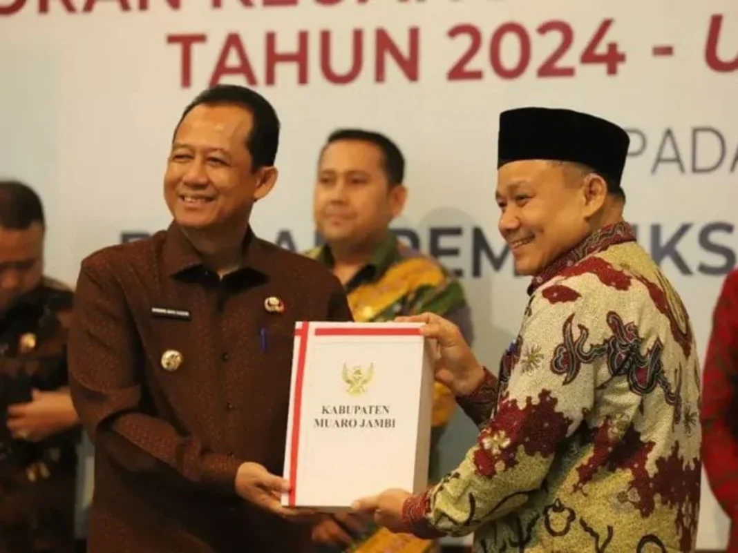 Bupati Muaro Jambi BBS Serahkan Laporan Keuangan Pemerintah Daerah Tahun Anggaran 2024 ke BPK RI