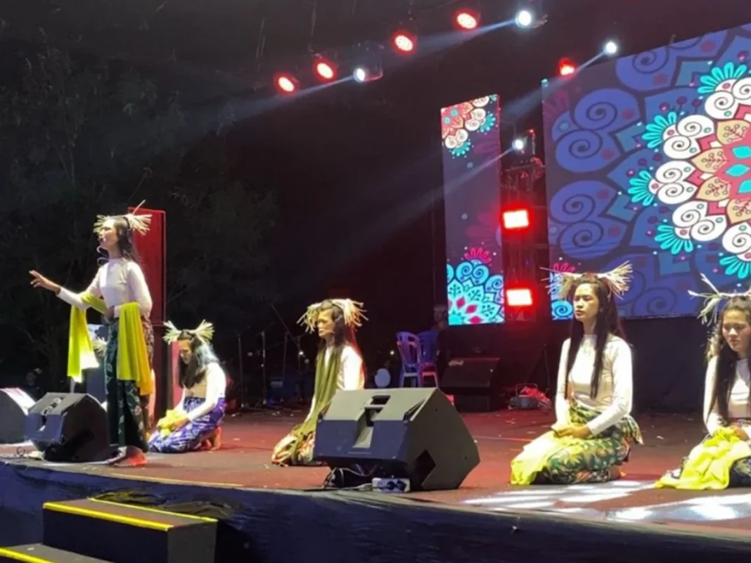 Suku Anak Dalam Angkat Doa dan Suara Hutan di Festival Batanghari 2025