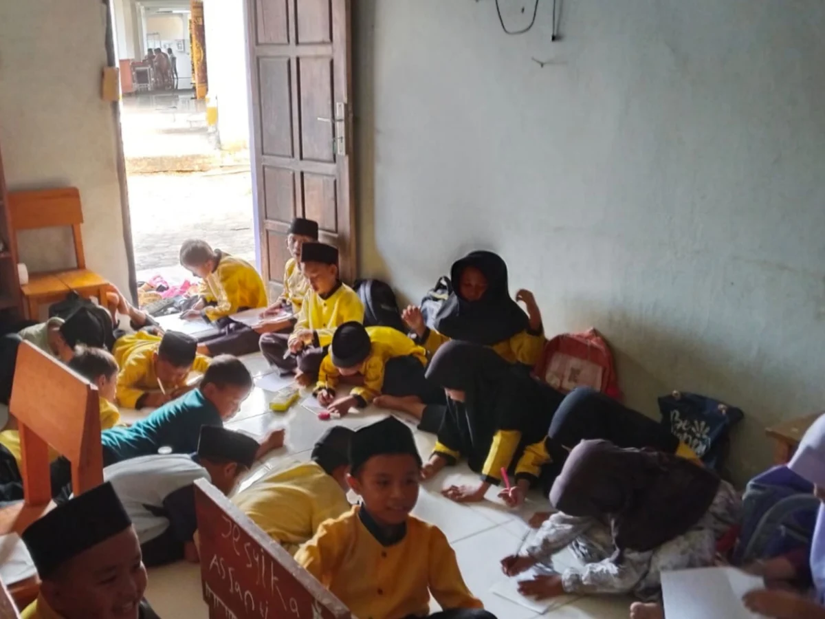 Pendidikan Agama di Desa Simpang Karmeo: Membangun Generasi yang Berakhlak Mulia Melalui Sekolah madrasah