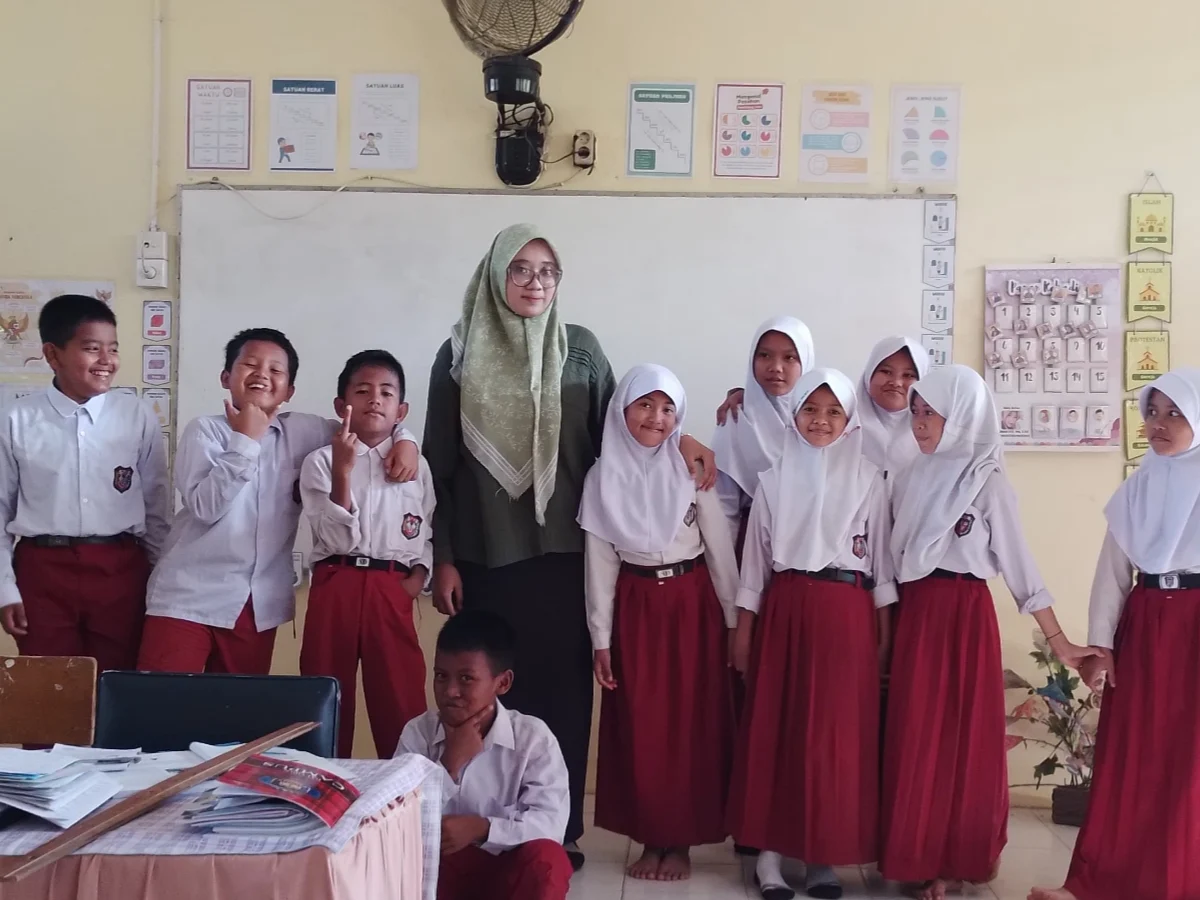 Di Antara Tawa Murid dan Kehangatan Warga Desa: Refleksi KKN Mandiri di Desa Ampelu Mudo